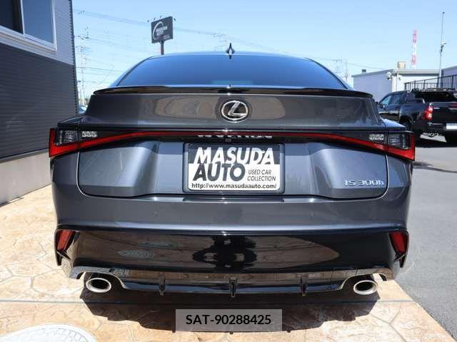 Lexus IS 2023-07 275522-5