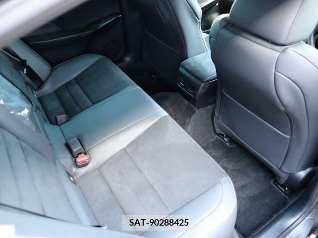 Lexus IS 2023-07 275522-10