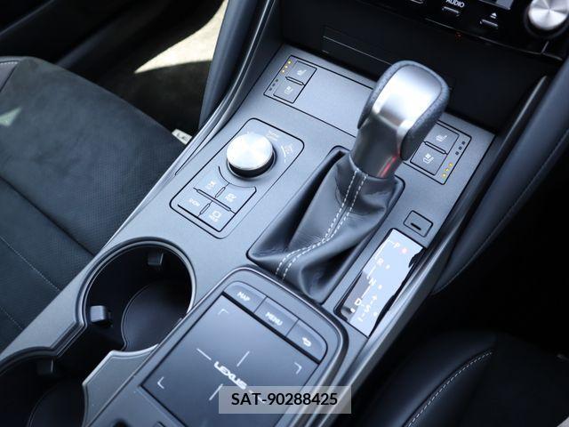Lexus IS 2023-07 275522-15