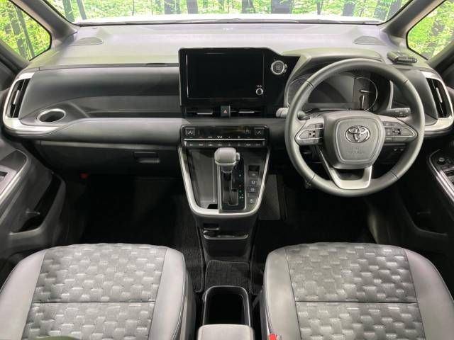 Toyota VOXY 2023-02 20245-1