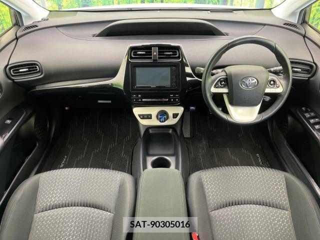 Toyota PRIUS 2017-08 322304-1