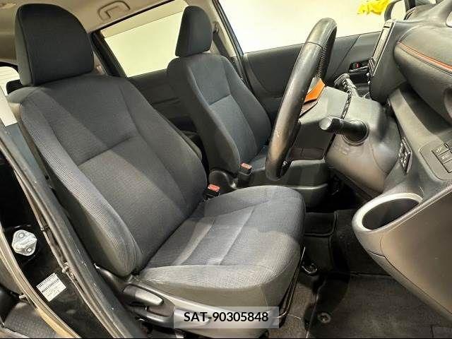 Toyota SIENTA 2017-06 222118-4