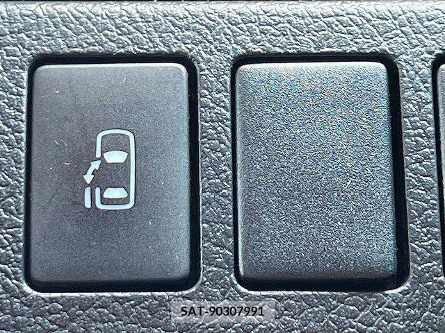 Toyota VOXY 2013-07 370355-16