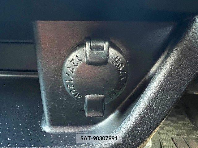 Toyota VOXY 2013-07 370355-25