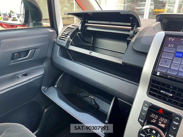 Toyota VOXY 2013-07 370355-24