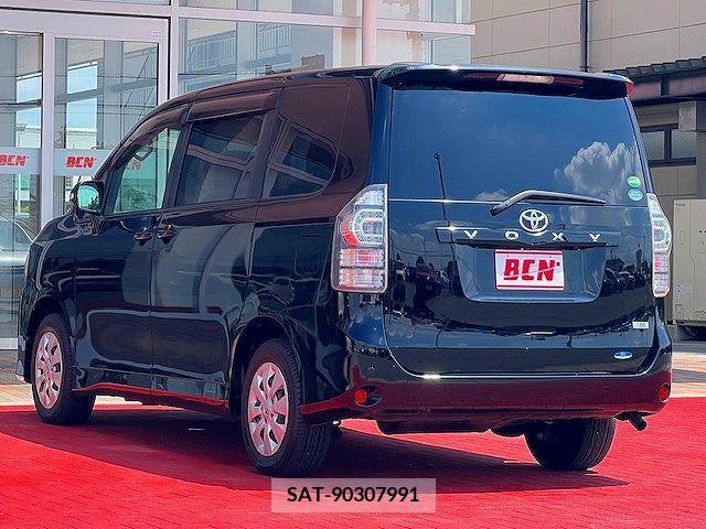 Toyota VOXY 2013-07 370355-8