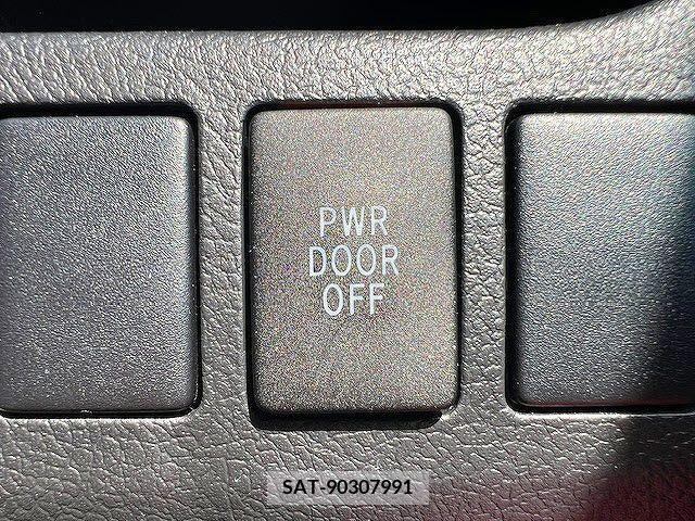 Toyota VOXY 2013-07 370355-22