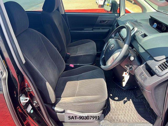 Toyota VOXY 2013-07 370355-3