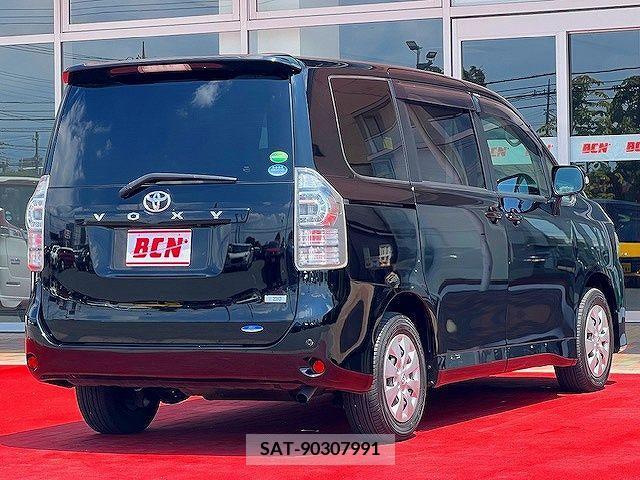 Toyota VOXY 2013-07 370355-2