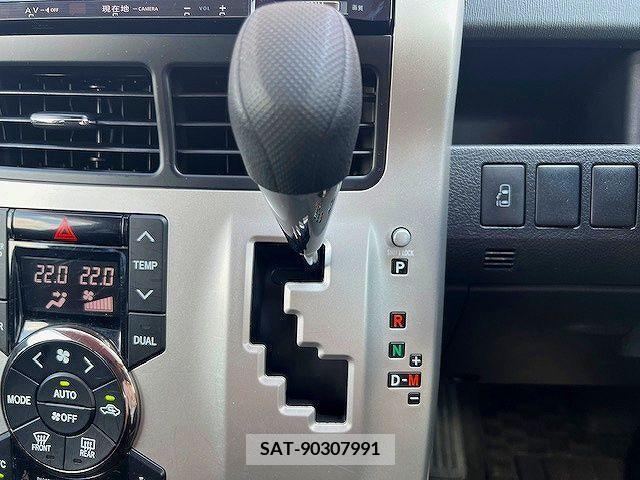 Toyota VOXY 2013-07 370355-19