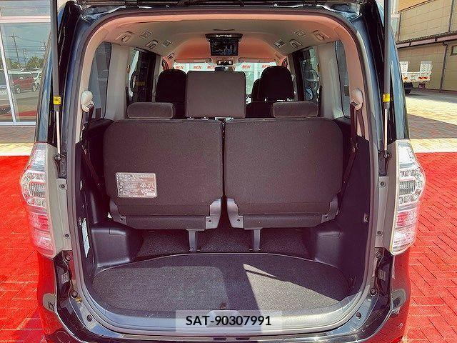 Toyota VOXY 2013-07 370355-20