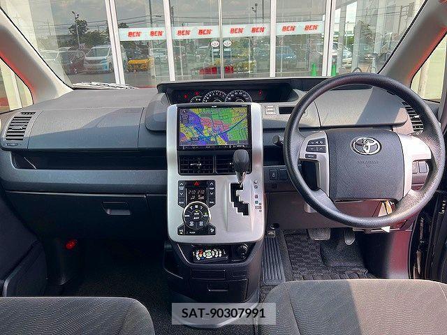 Toyota VOXY 2013-07 370355-1