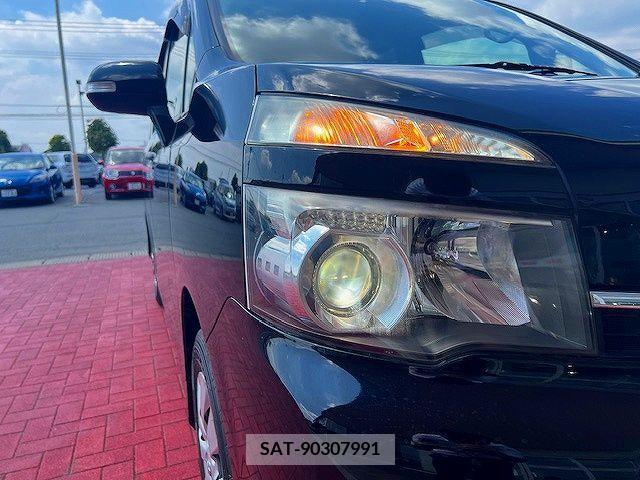 Toyota VOXY 2013-07 370355-17