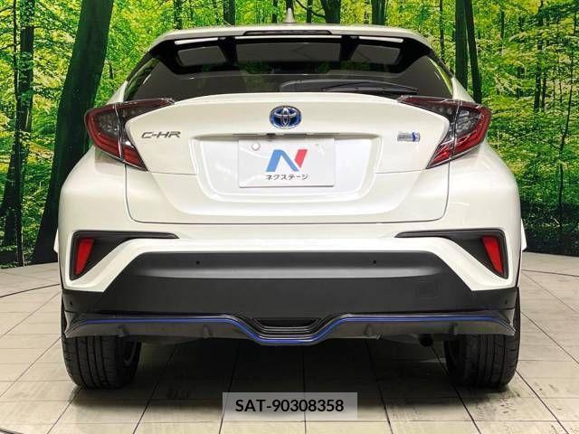 Toyota C-HR 2017-06 217308-15