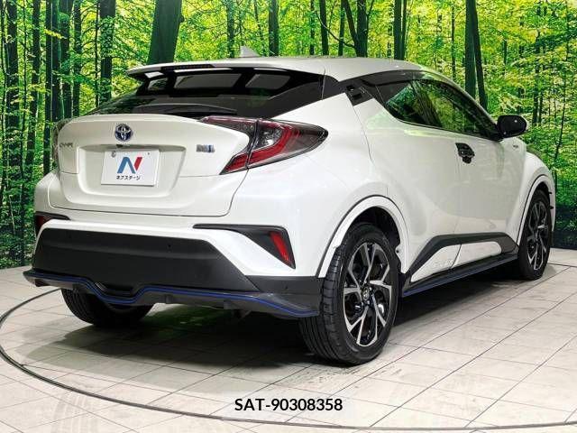 Toyota C-HR 2017-06 217308-17