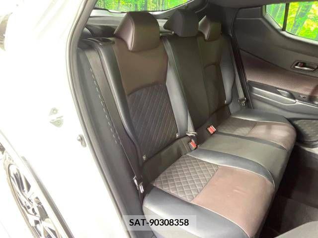 Toyota C-HR 2017-06 217308-9
