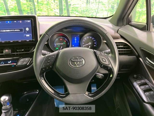 Toyota C-HR 2017-06 217308-11