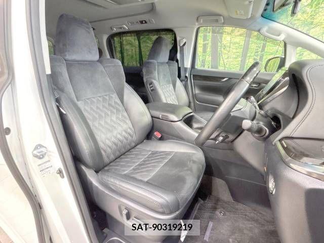 Toyota VELLFIRE 2017-10 369693-8
