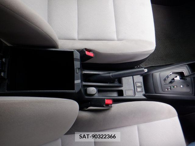 Toyota COROLLA AXIO 2017-09 203842-7