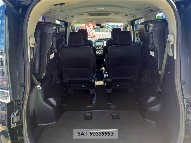 Toyota VOXY 2016-03 370325-7