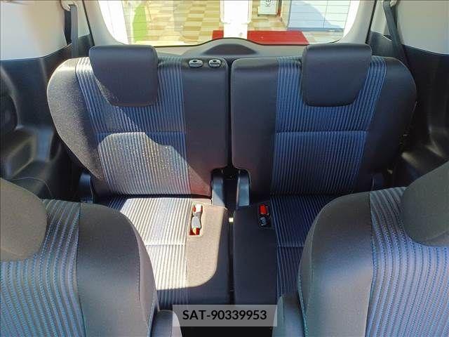 Toyota VOXY 2016-03 370325-5