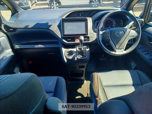 Toyota VOXY 2016-03 370325-1
