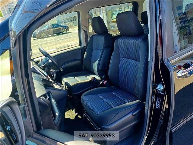 Toyota VOXY 2016-03 370325-3