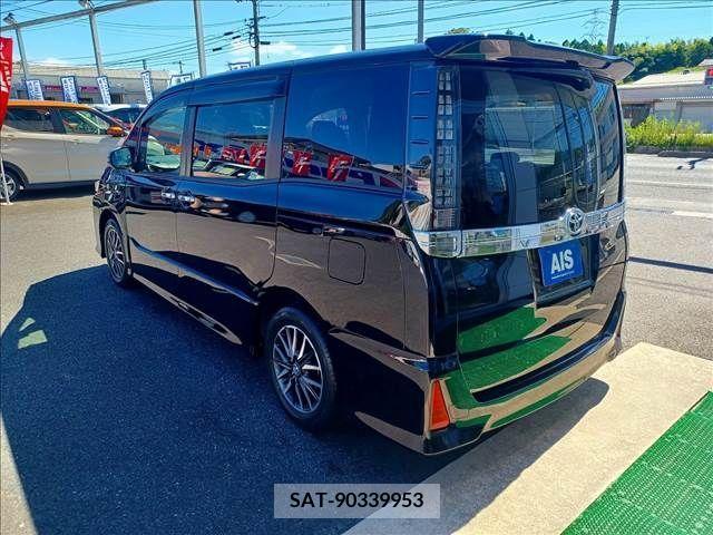 Toyota VOXY 2016-03 370325-2