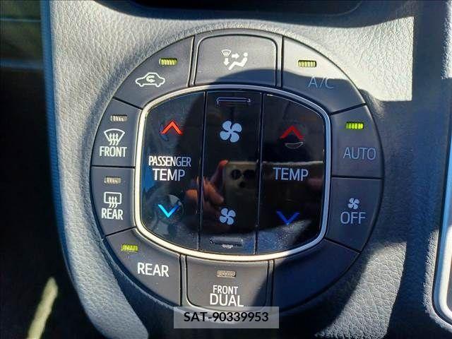 Toyota VOXY 2016-03 370325-12