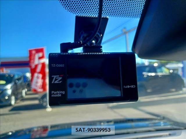 Toyota VOXY 2016-03 370325-14