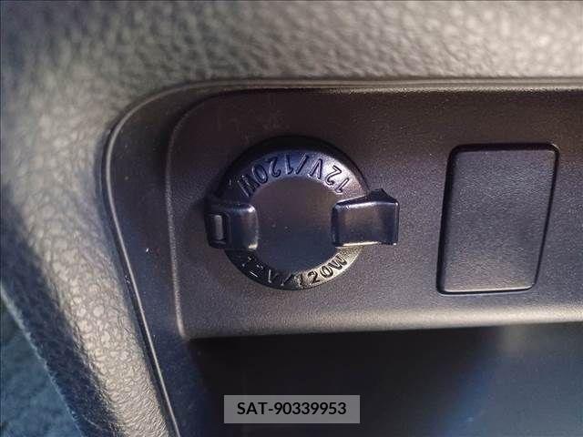 Toyota VOXY 2016-03 370325-22