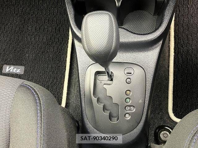 Toyota VITZ 2017-01 220599-13