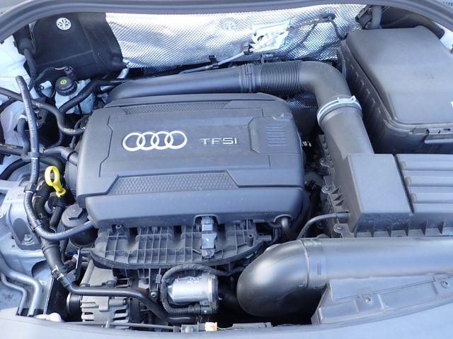 Audi Q3 2015-08 13193-24