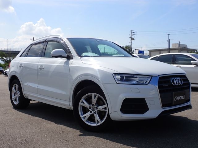Audi Q3 2015-08 13193-0