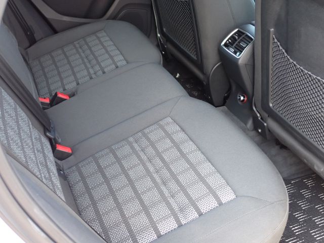 Audi Q3 2015-08 13193-22