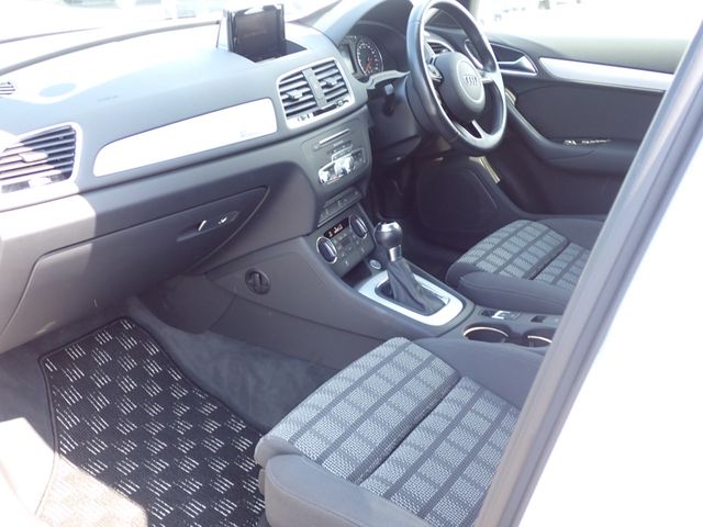 Audi Q3 2015-08 13193-19