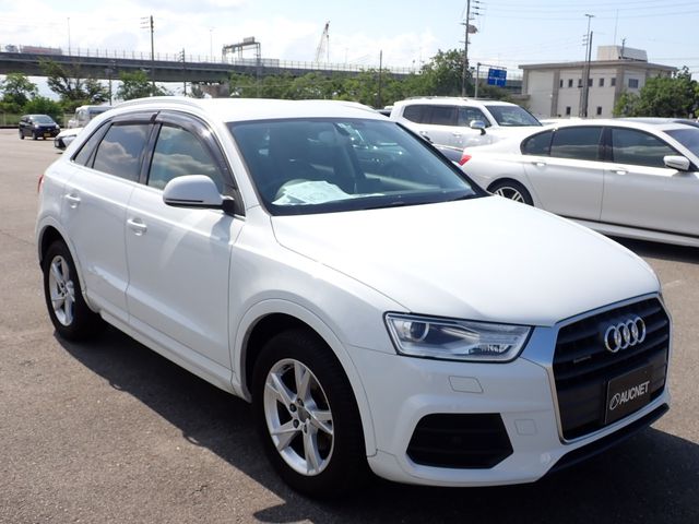 Audi Q3 2015-08 13193-3