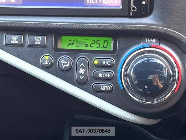 Toyota AQUA 2014-10 356349-4