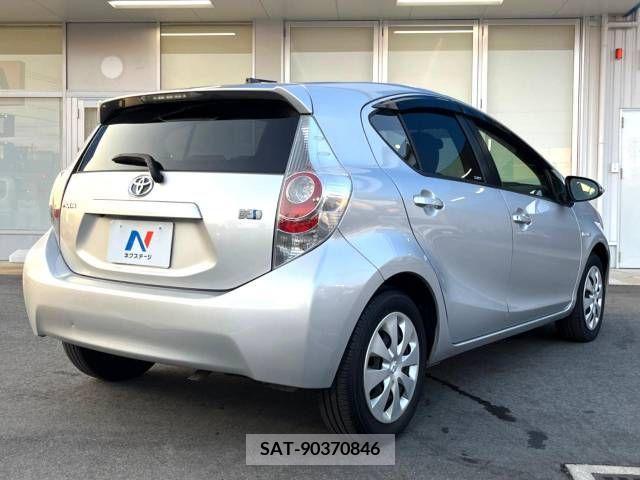Toyota AQUA 2014-10 356349-17