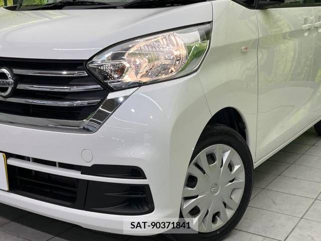 Nissan ROOX 2017-05 323832-12