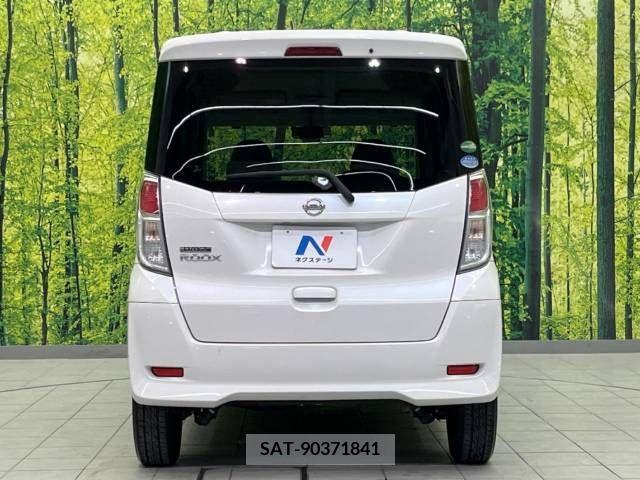 Nissan ROOX 2017-05 323832-15