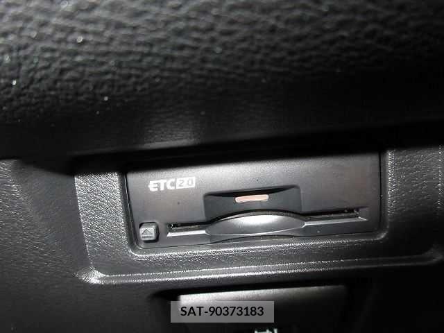 Nissan AURA 2023-05 356657-9