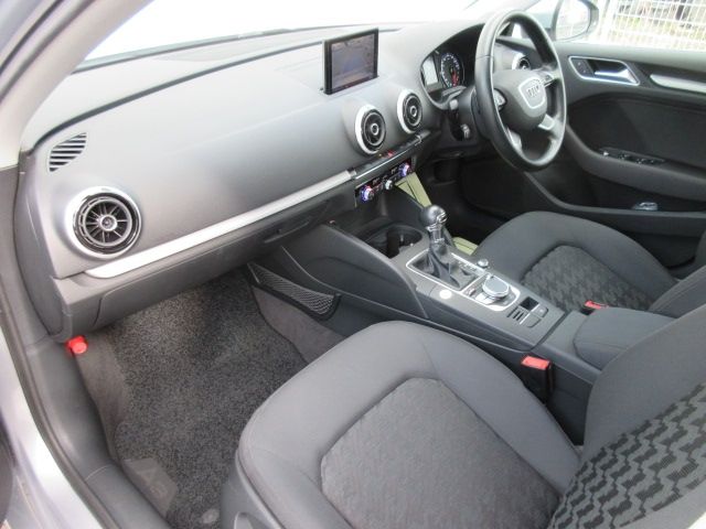 Audi A3 SEDAN 2015-07 180844-18