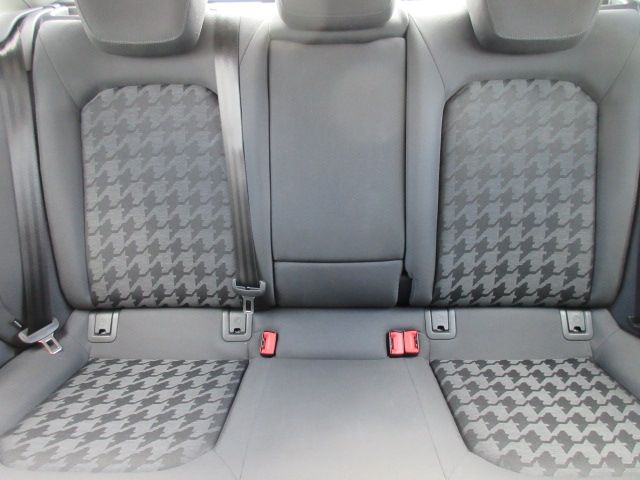 Audi A3 SEDAN 2015-07 180844-19