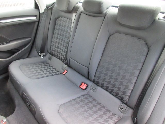 Audi A3 SEDAN 2015-07 180844-21