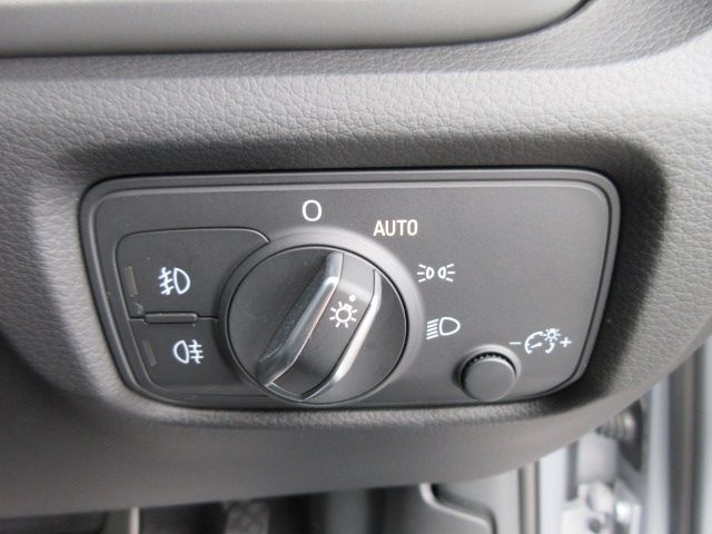 Audi A3 SEDAN 2015-07 180844-27