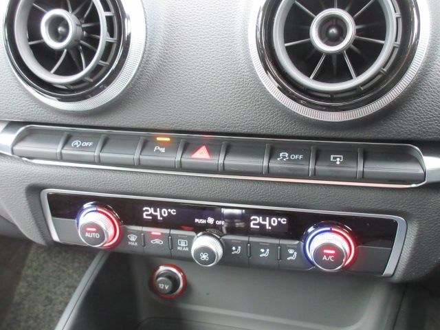 Audi A3 SEDAN 2015-07 180844-15