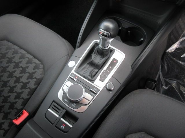 Audi A3 SEDAN 2015-07 180844-16