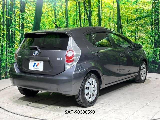 Toyota AQUA 2012-01 260655-17