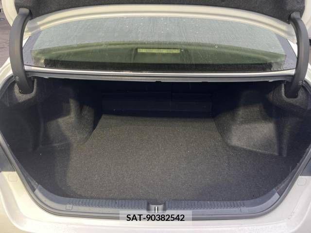 Toyota MARK X 2017-09 304407-11